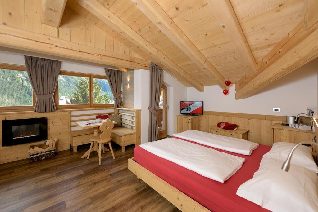 Hotel Garni Lastei Pozza di Fassa Exterior photo
