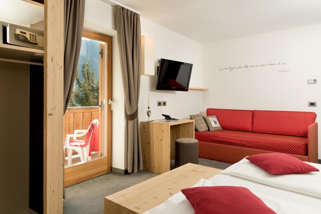 Hotel Garni Lastei Pozza di Fassa Exterior photo