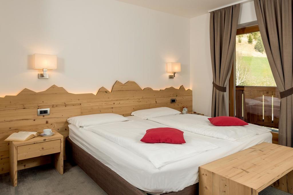 Hotel Garni Lastei Pozza di Fassa Exterior photo