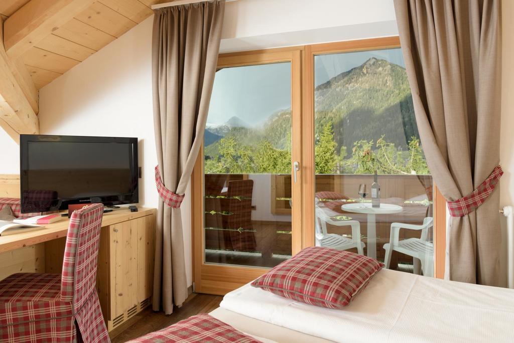Hotel Garni Lastei Pozza di Fassa Exterior photo
